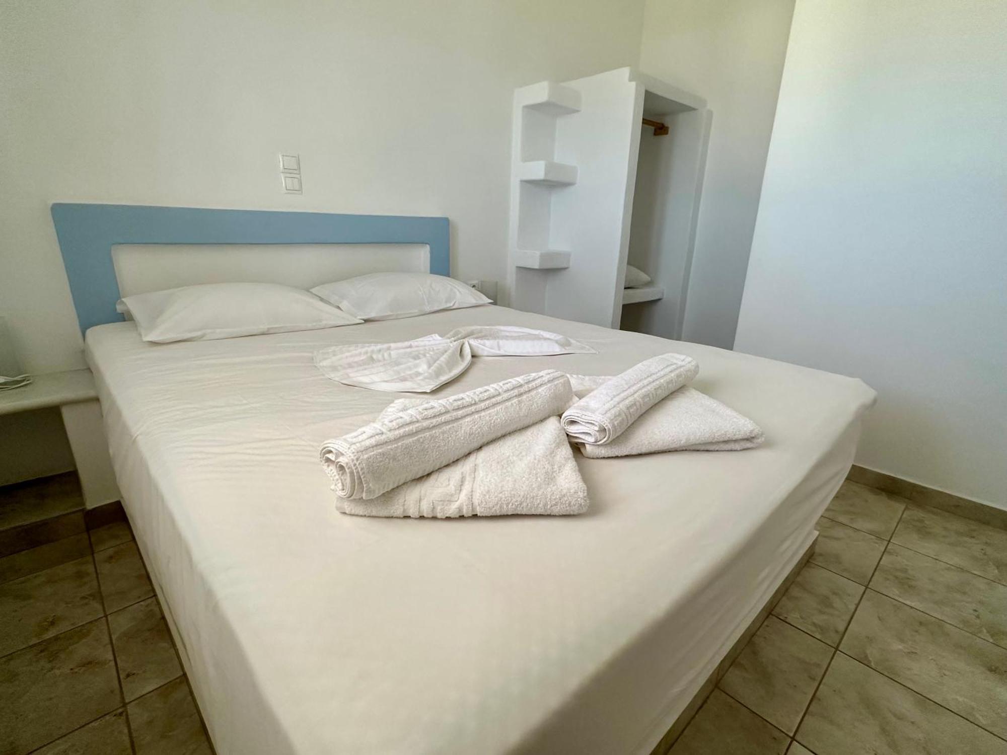 Restia Apartment Donoussa Bagian luar foto