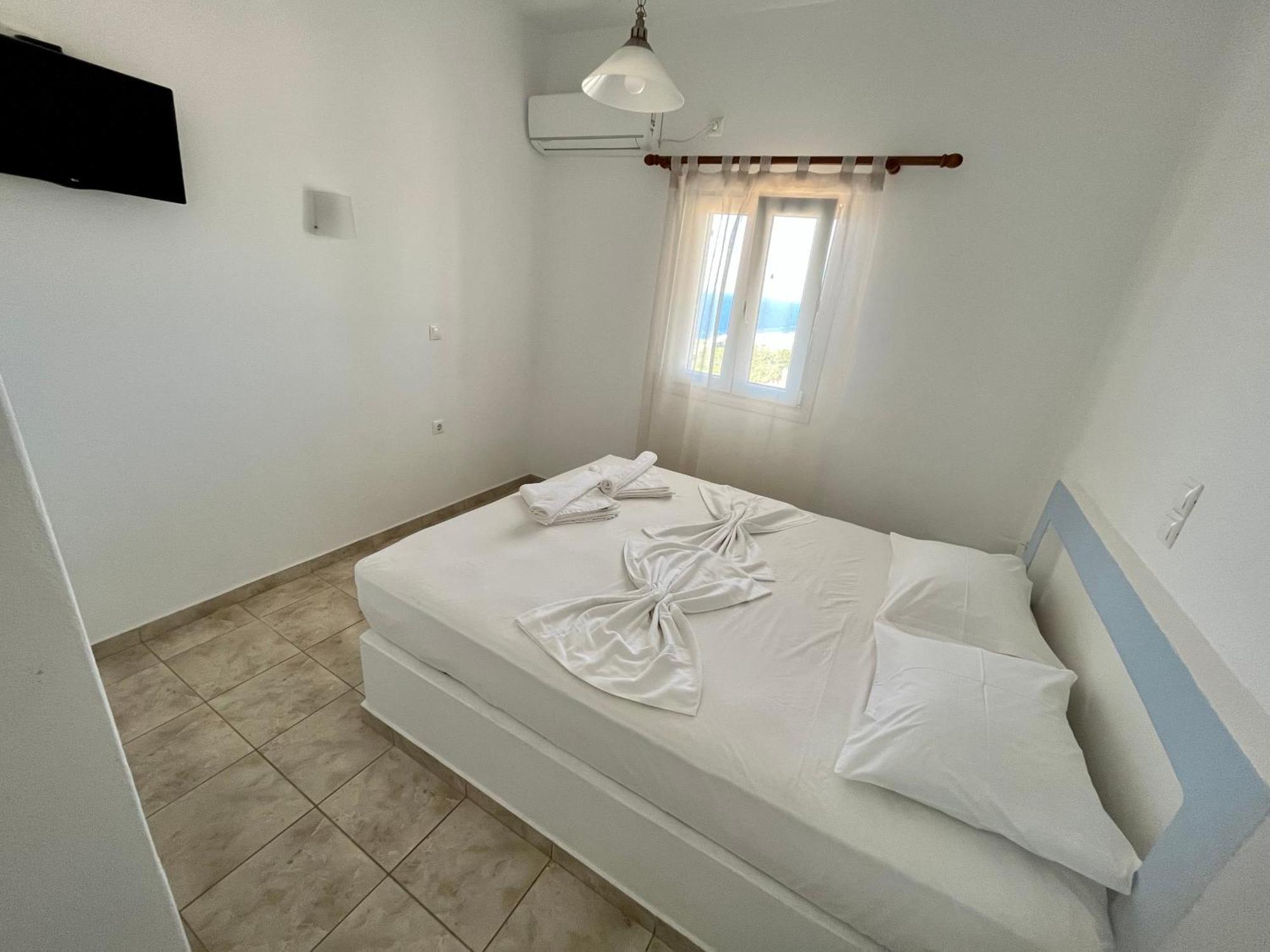 Restia Apartment Donoussa Bagian luar foto