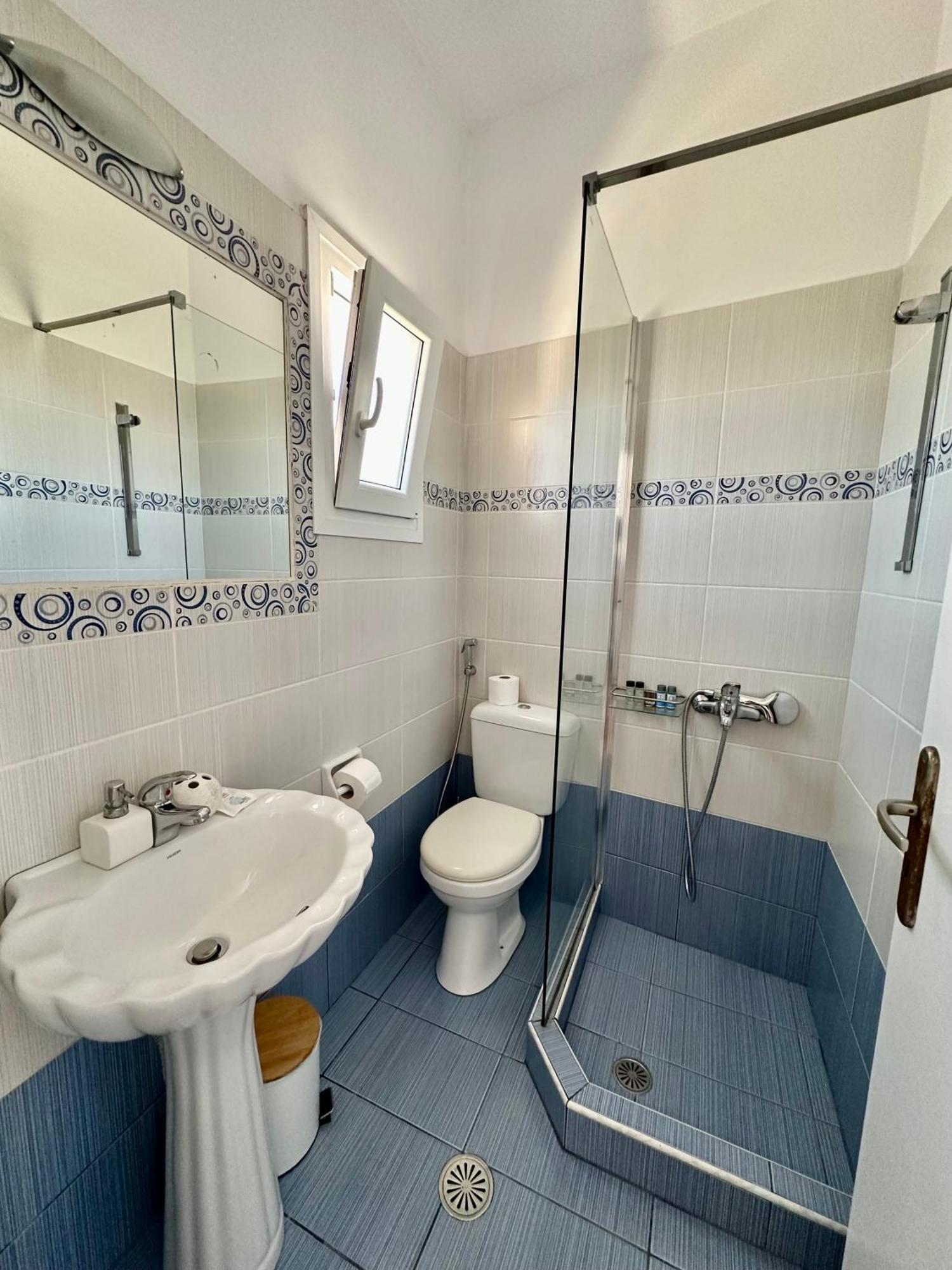 Restia Apartment Donoussa Bagian luar foto
