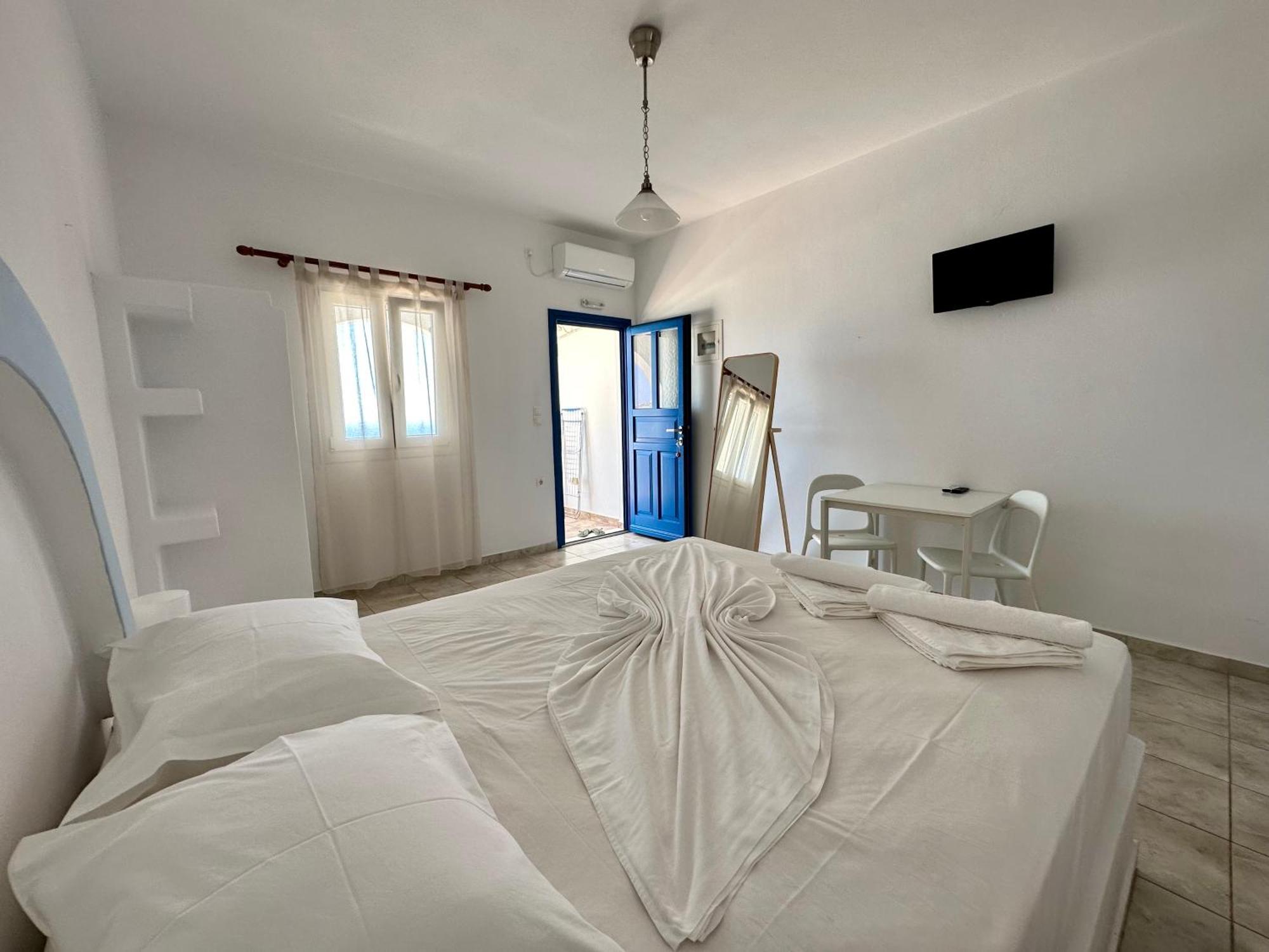 Restia Apartment Donoussa Bagian luar foto